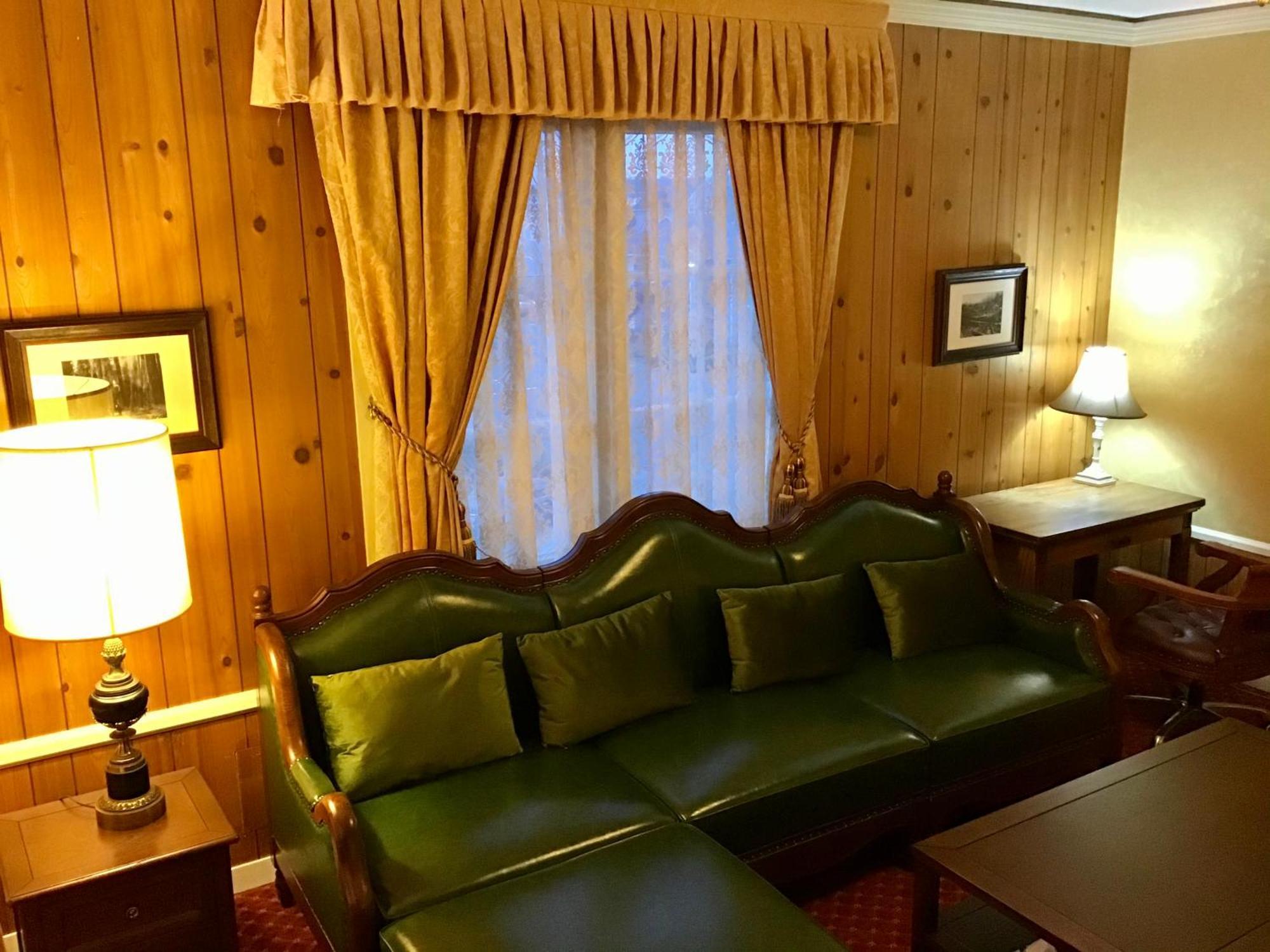 Presidential Suite Non-Smoking