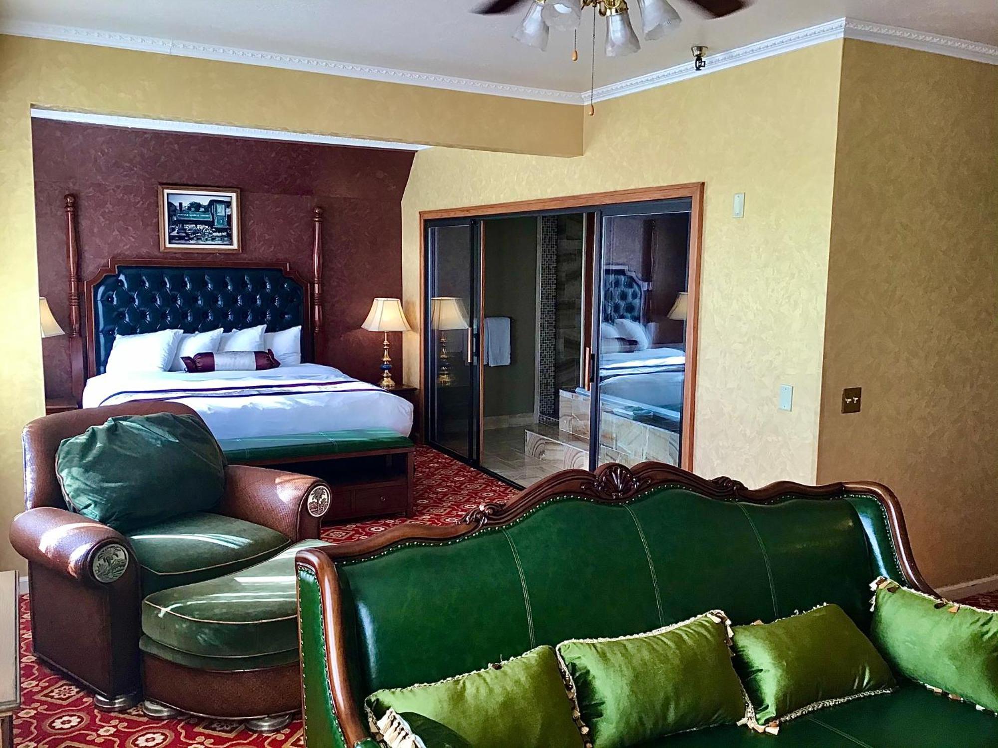 Honeymoon Suite Non-Smoking