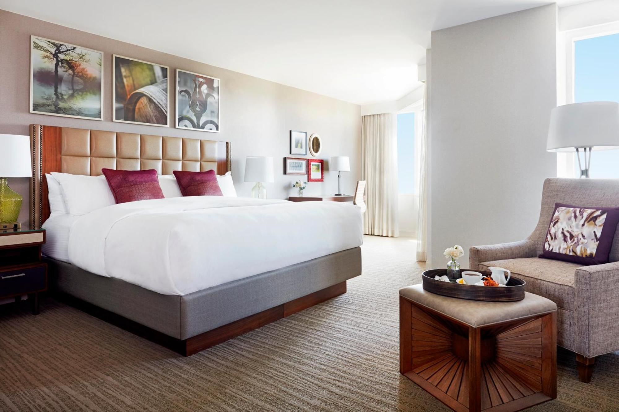 Corner King Room