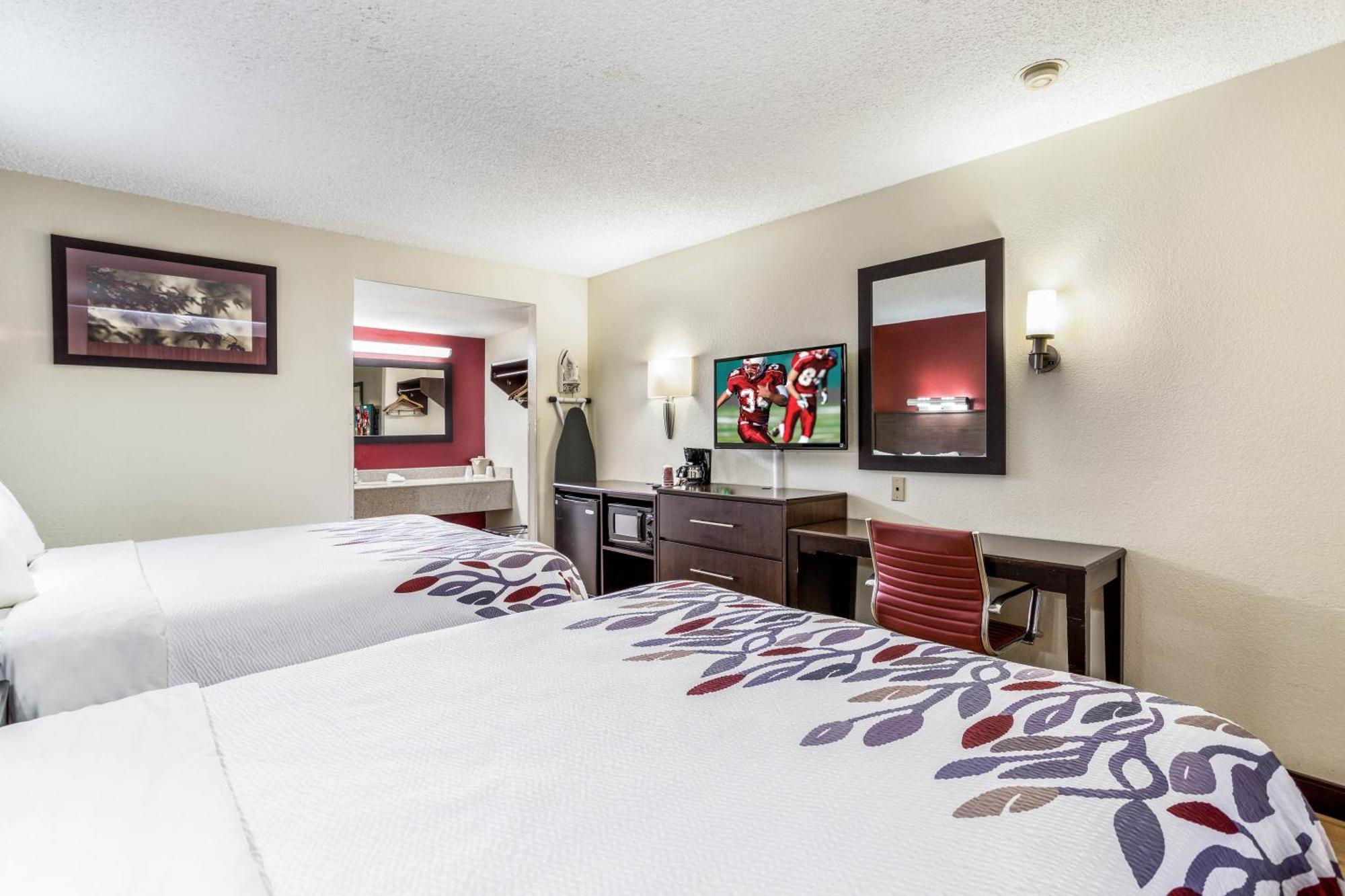 Deluxe Room Two Queen Beds Smoke