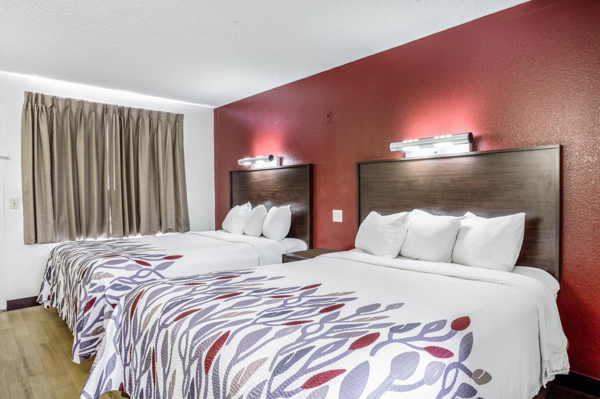 Deluxe Room Two Queen Beds Smoke