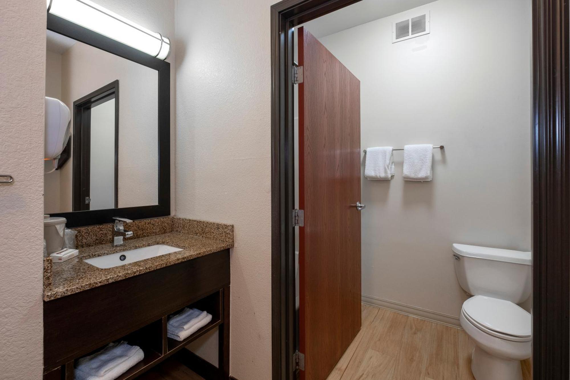 Deluxe Room Two Double Beds Smoke