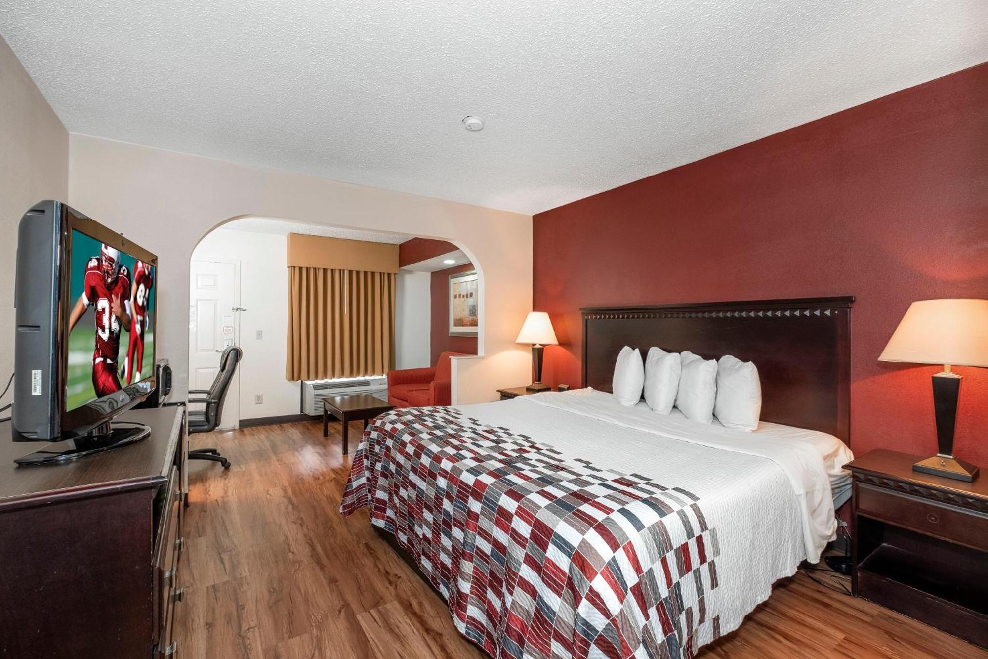 Suite King with Spa Bath Non-Smoking