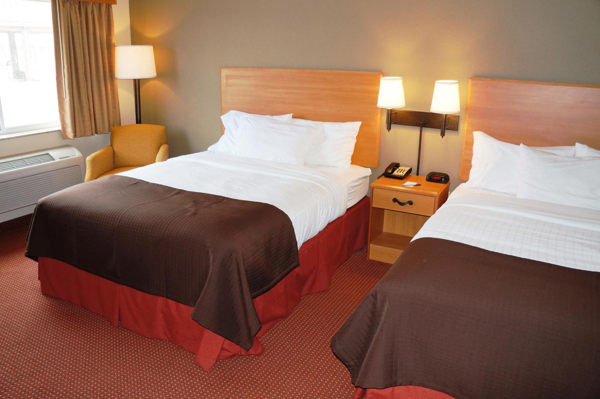 Queen Room with Two Queen Beds and Roll-in Shower - Mobility Accessible/Non-Smoking