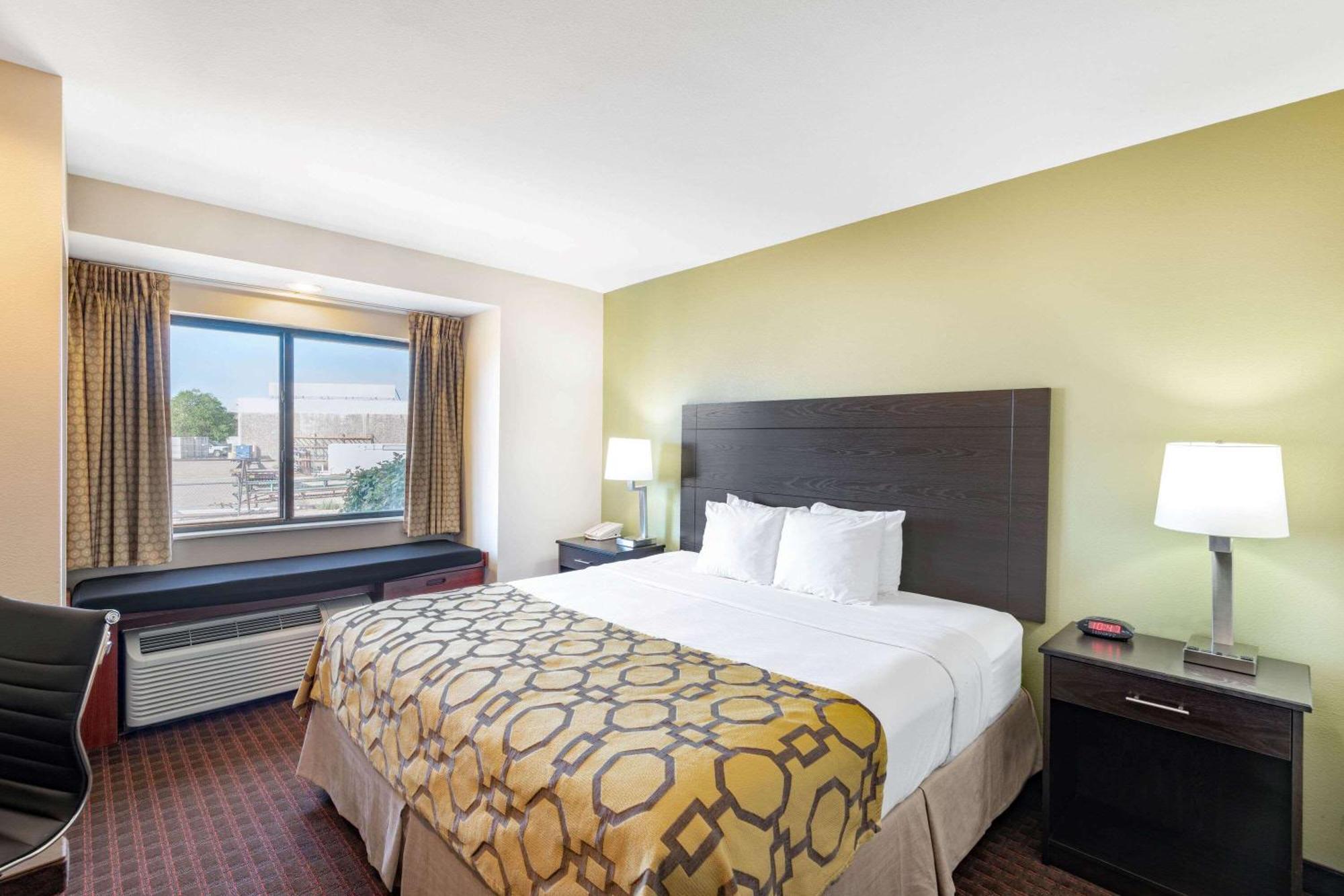 Queen Room - Non-Smoking,1218830860:JPEG