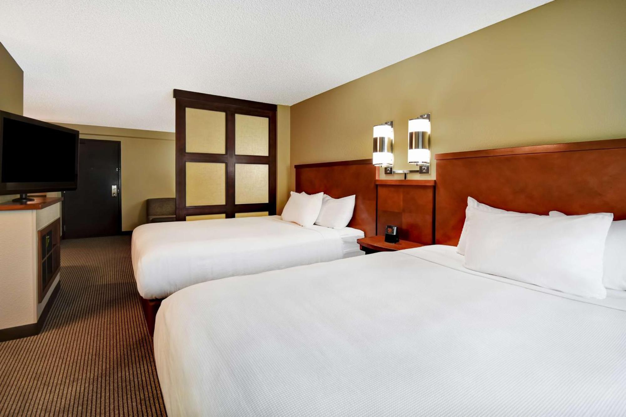 Queen Room Two Queen Beds Sofa Bed High Floor