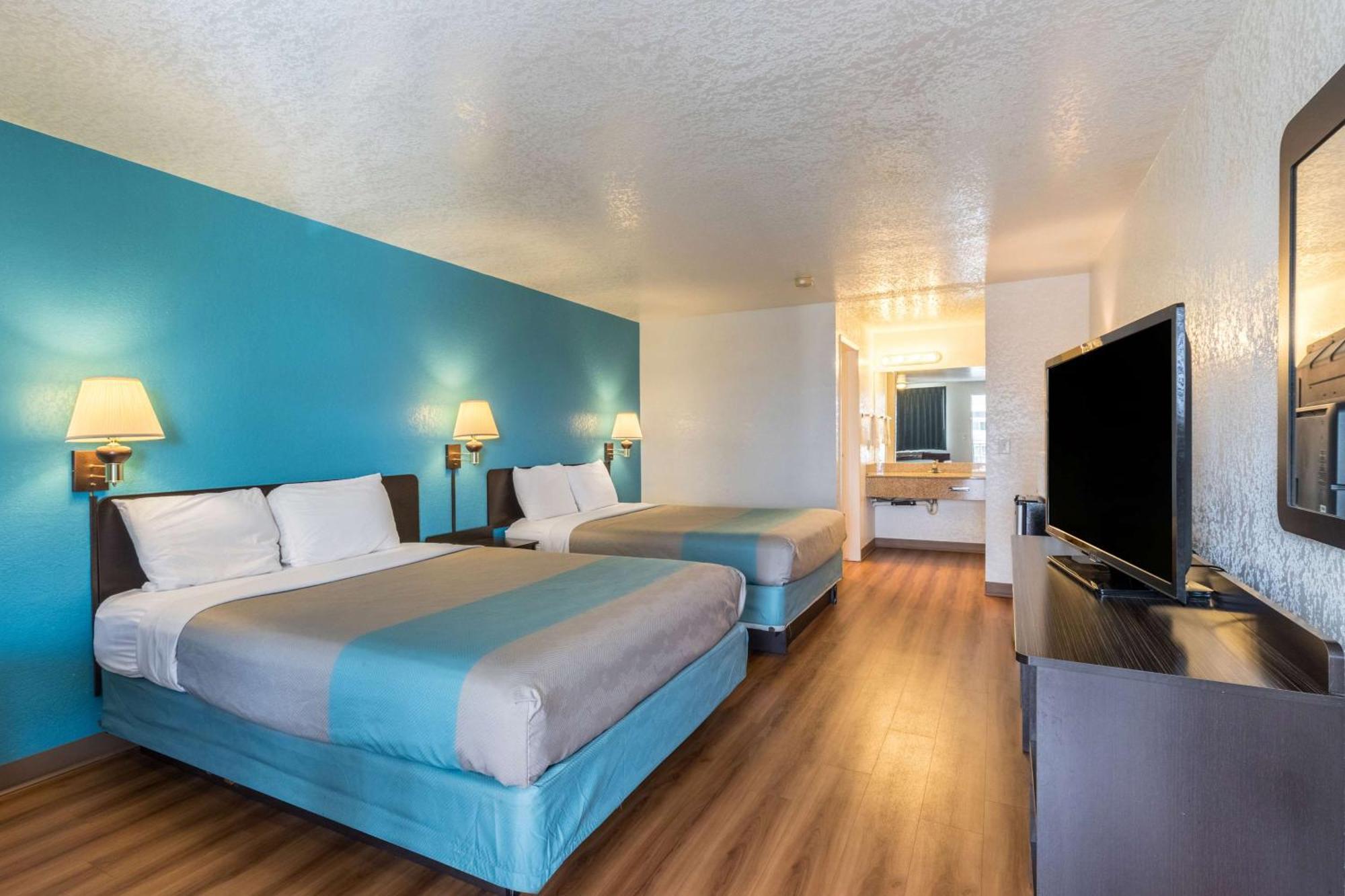Deluxe Queen Room Two Queen Beds Non-Smoking