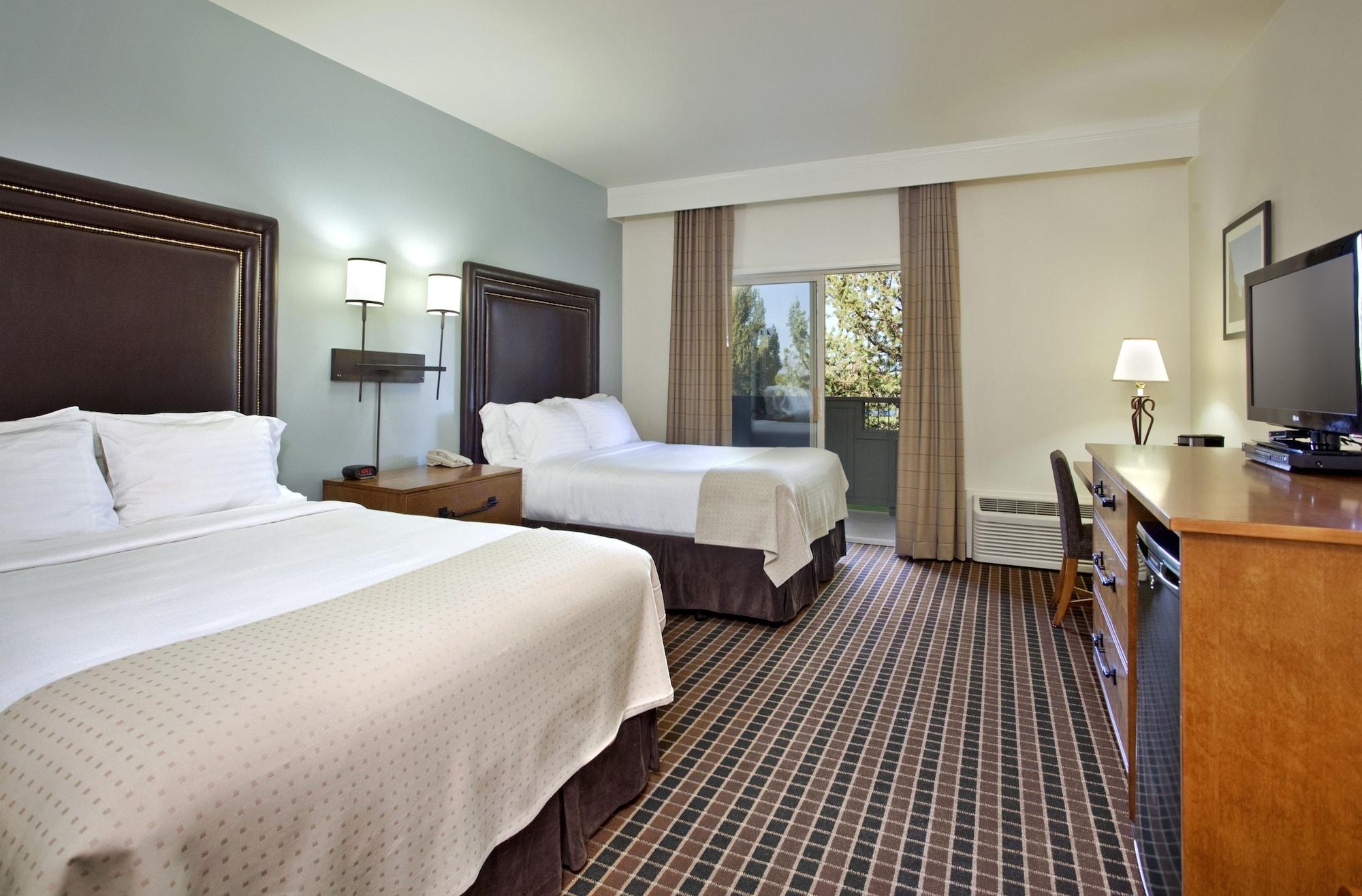 Deluxe Queen Room Two Queen Beds