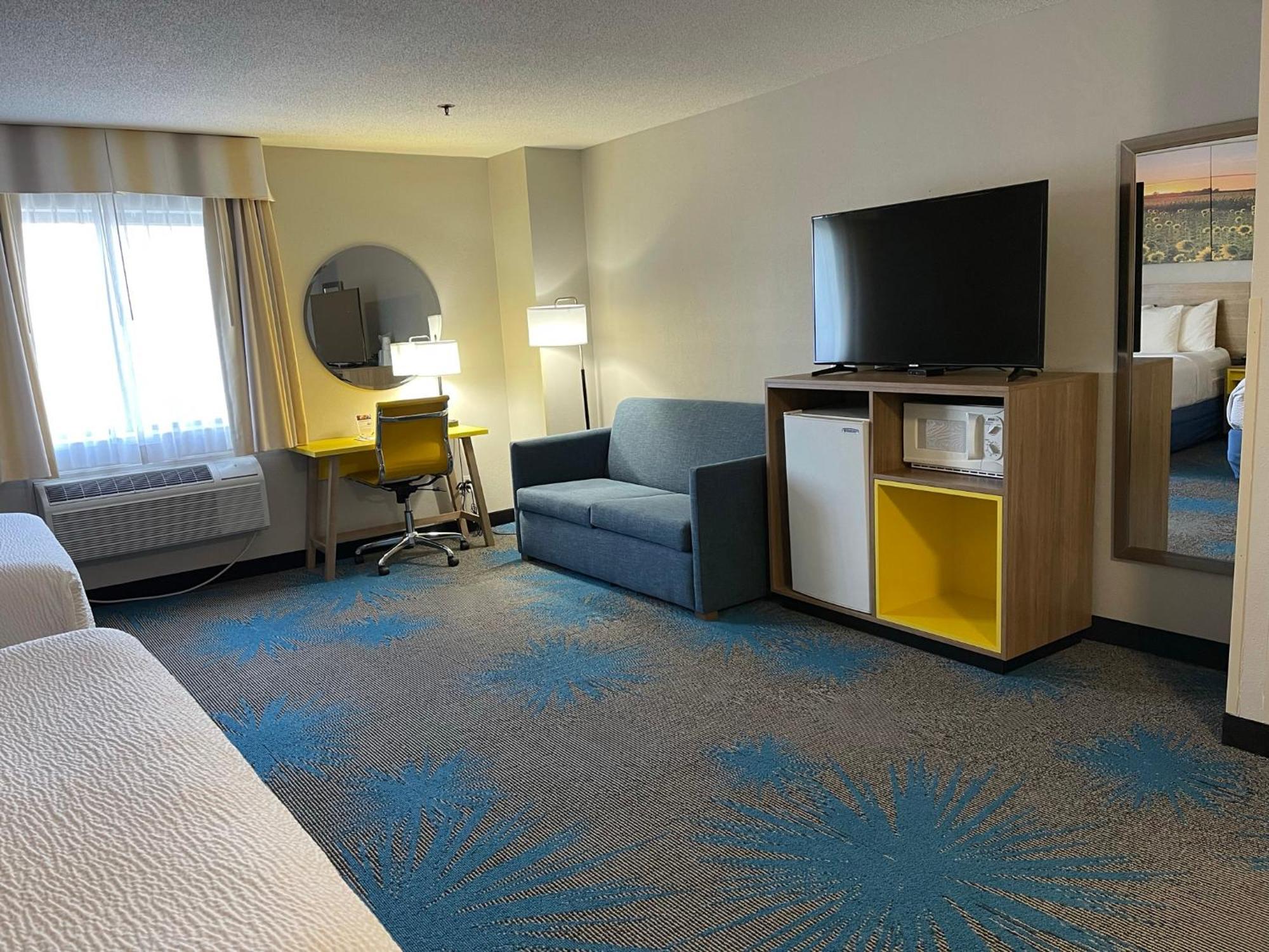 Deluxe King Suite