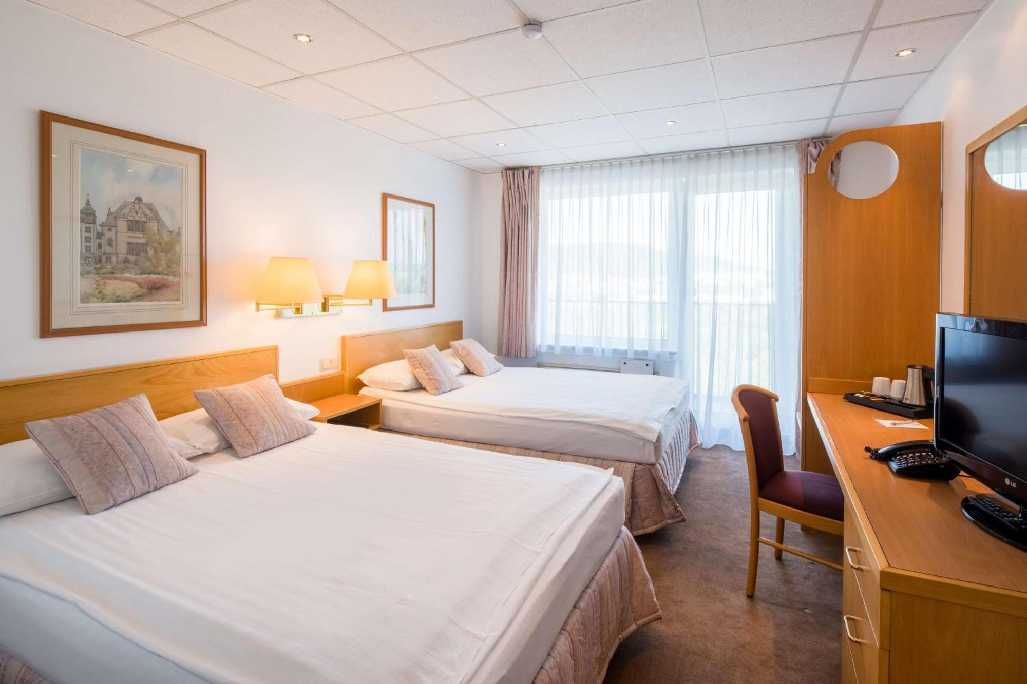 Queen Room Queen Bed