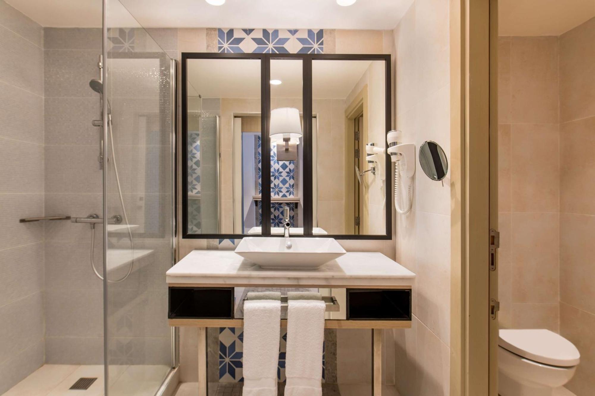 Executive Room Lateral Sea View Lounge Access