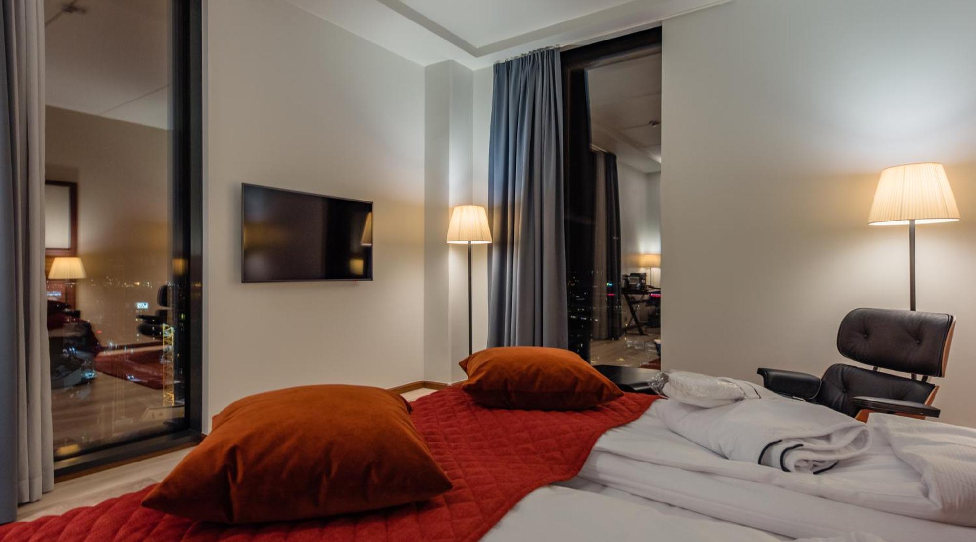 Deluxe King Room