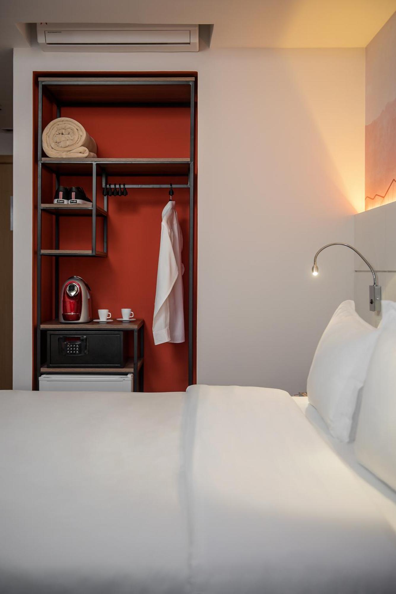 Premium Double 1 Queen Bed