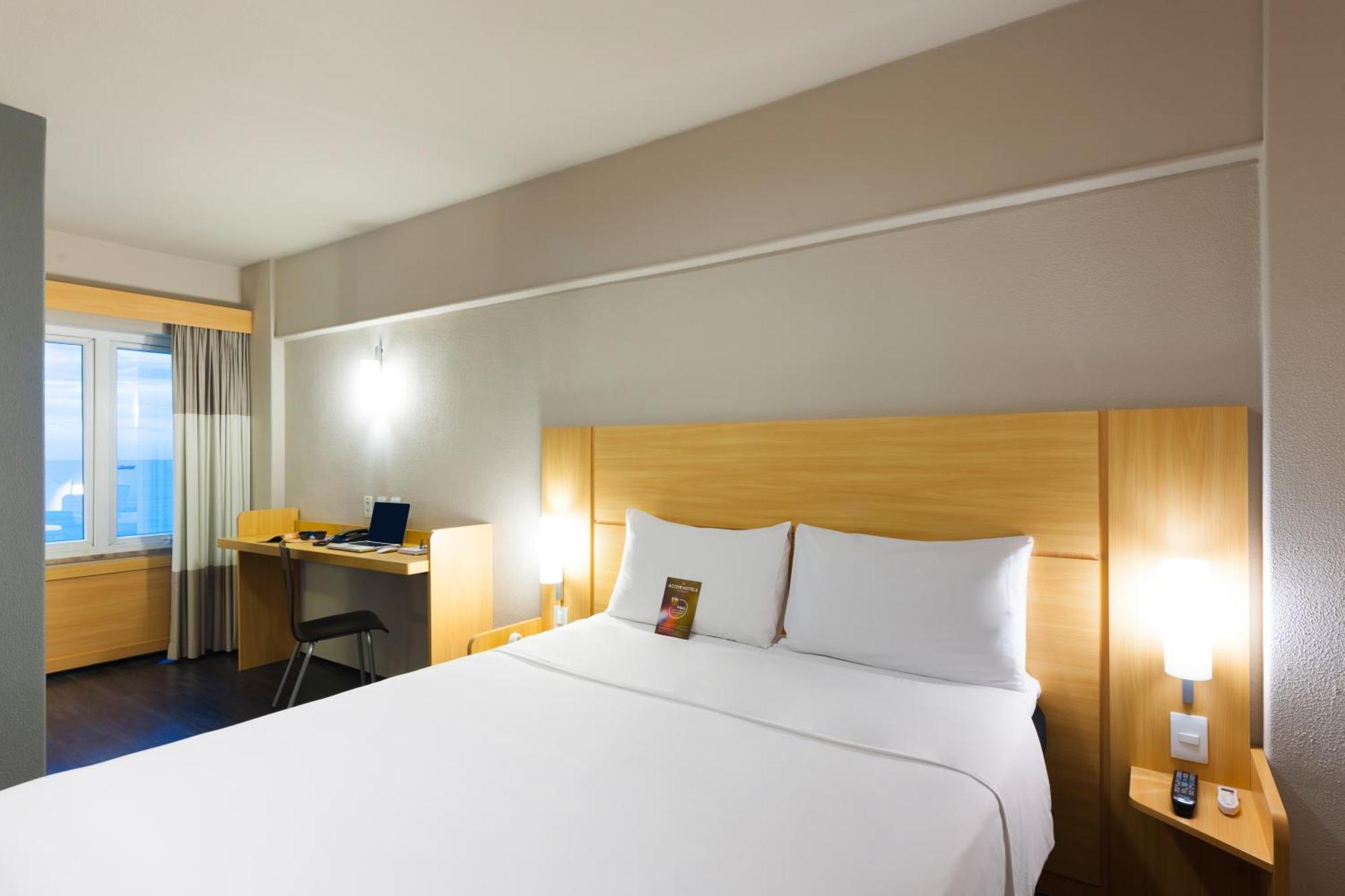 Queen Room Partial Sea View
