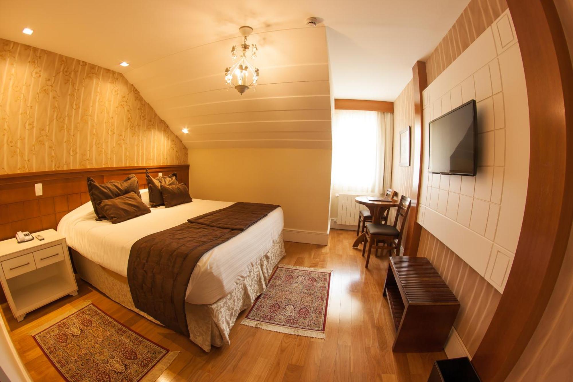 Quarto Standard com Cama de Casal ou 2 de Solteiro e Vista do Jardim
