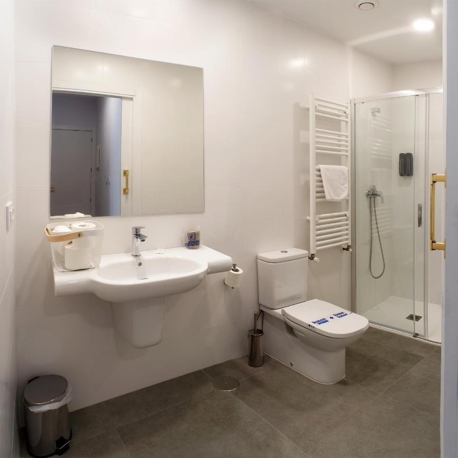 Twin Room Private Bathroom