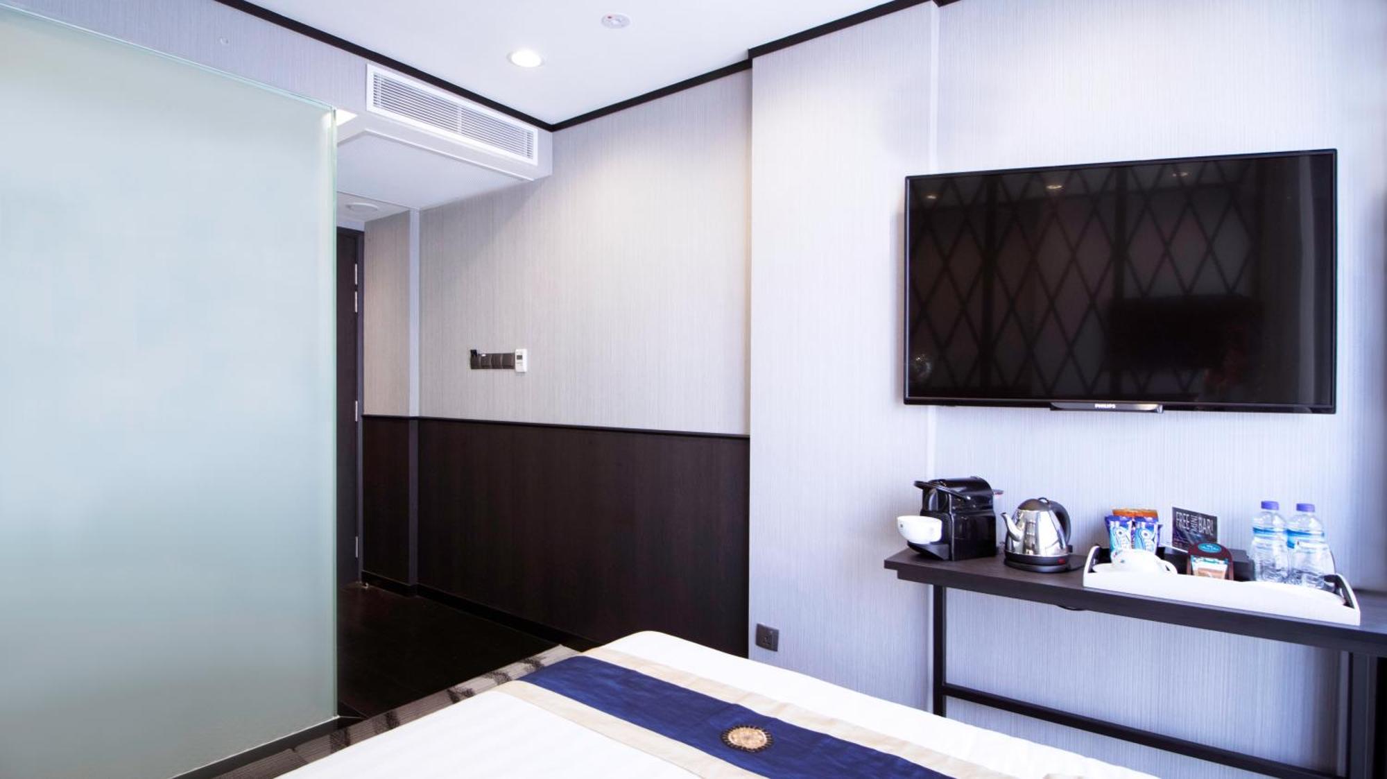 Deluxe Queen Room