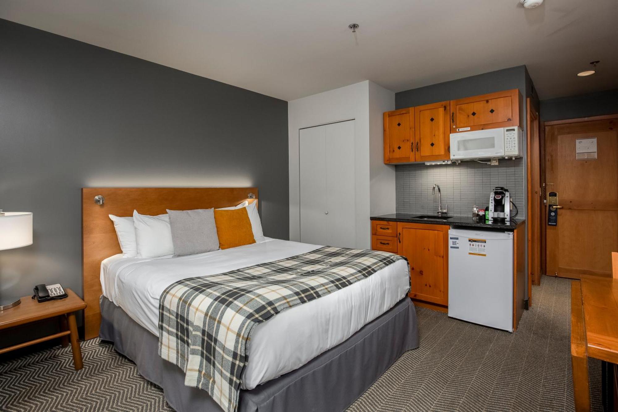 Standard Queen Room