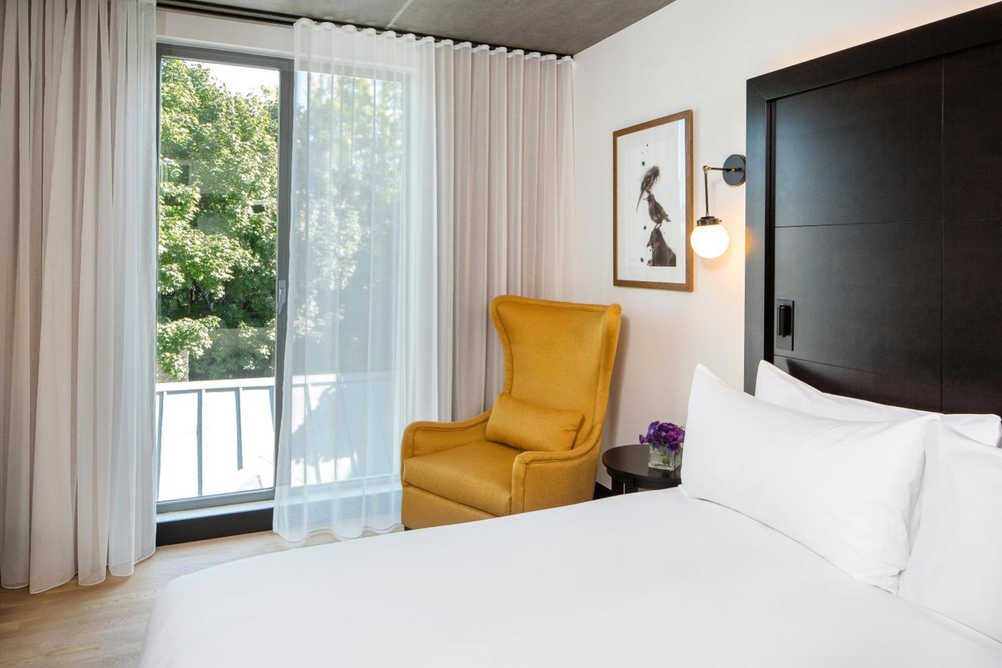 Standard Queen Room Alcove