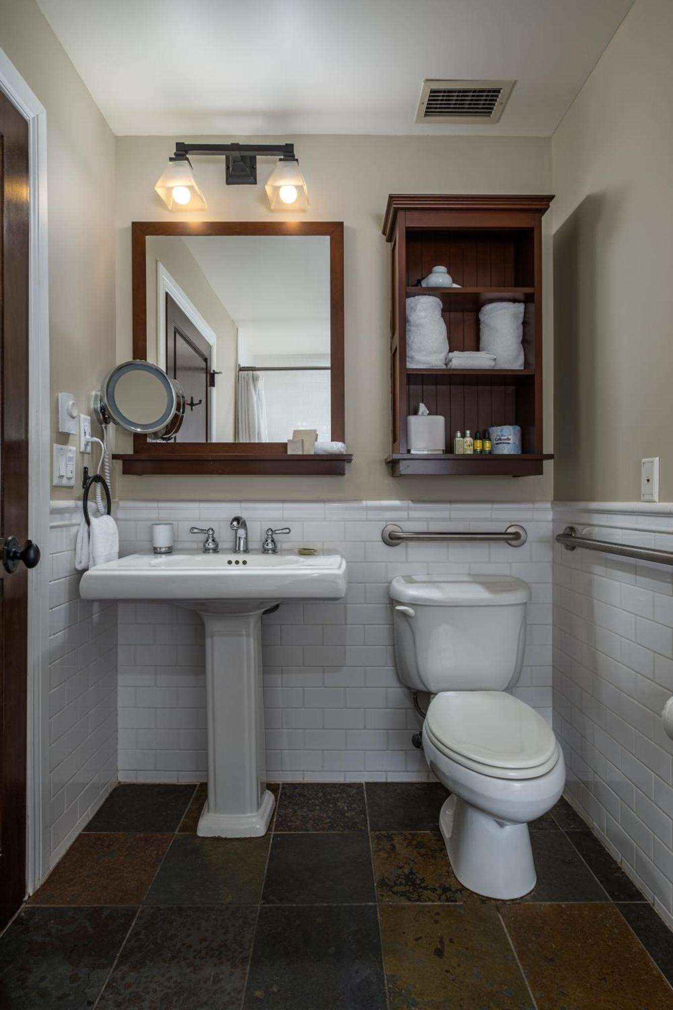 One-Bedroom Family Suite