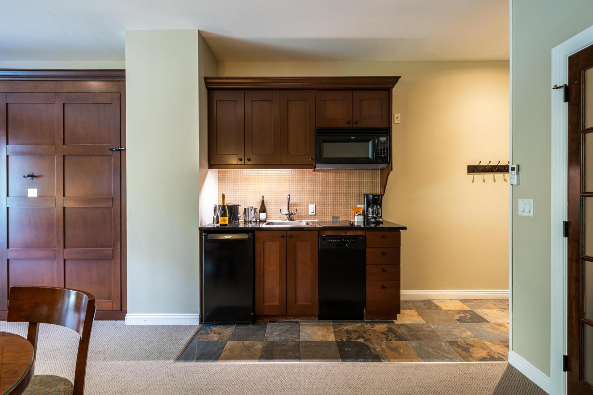 One-Bedroom Family Suite