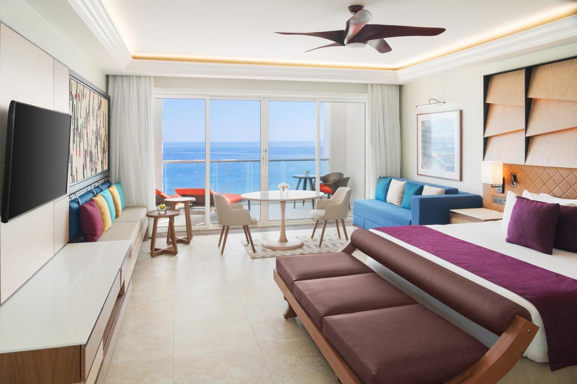 Ocean Front Junior Suite King,779199606:JPEG