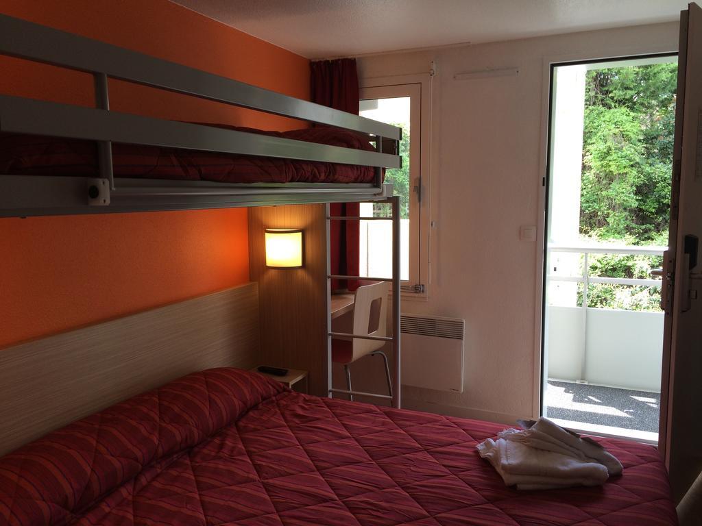 Chambre Triple (1 Lit Double et 1 Lit Simple)