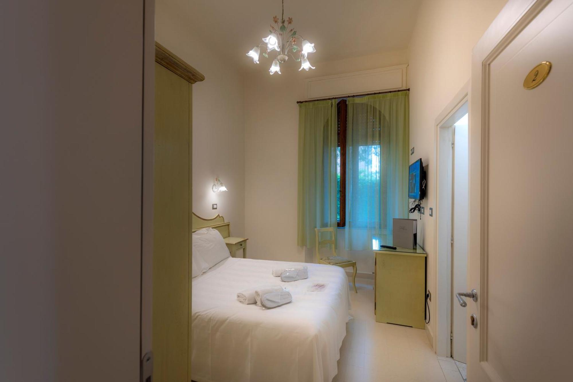 Classic Double Room Small Double Bed