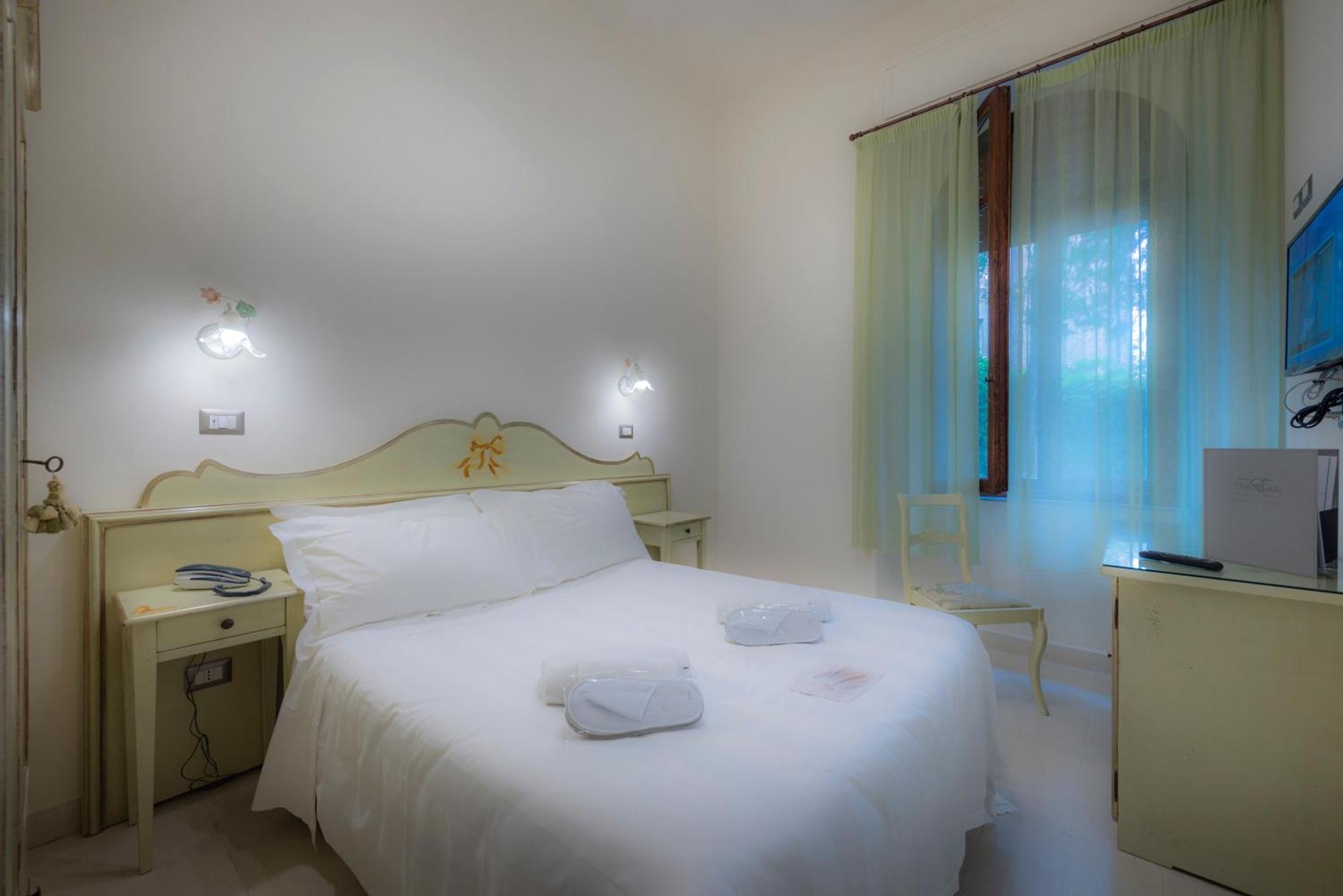Classic Double Room Small Double Bed