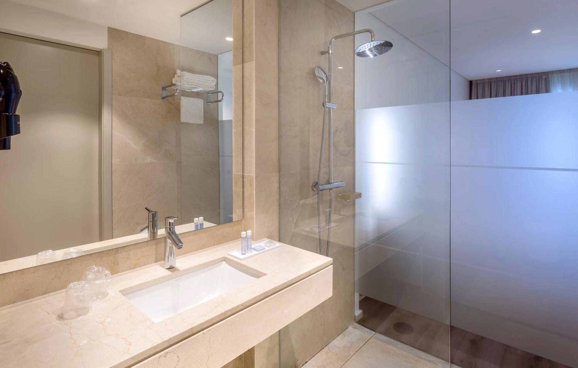 Twin Room,1223995393:JPEG