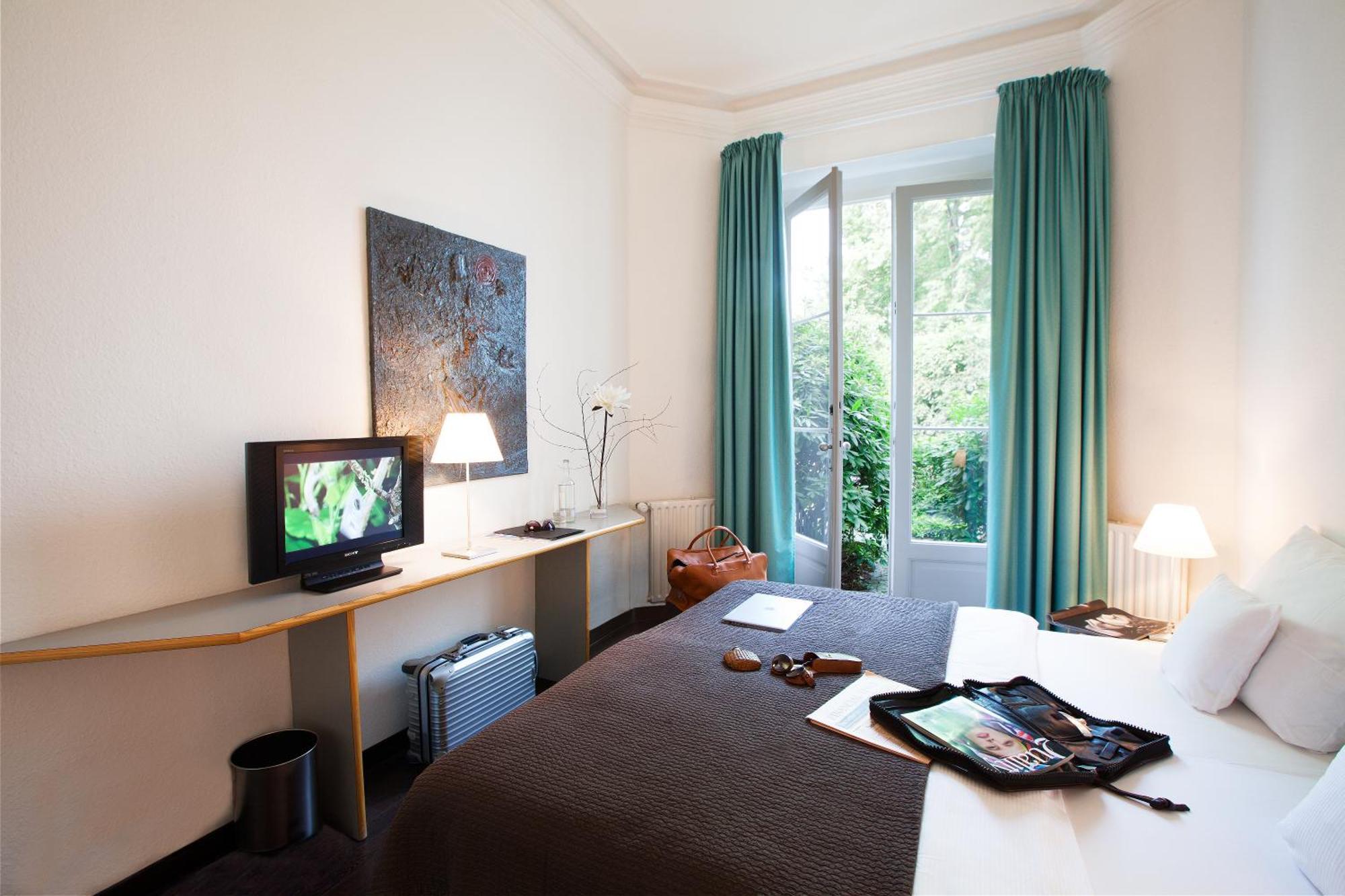 Zimmer mit Gartenterrasse