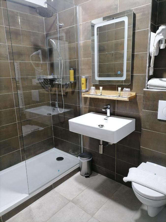 Chambre Double avec Douche - 2 Personnes