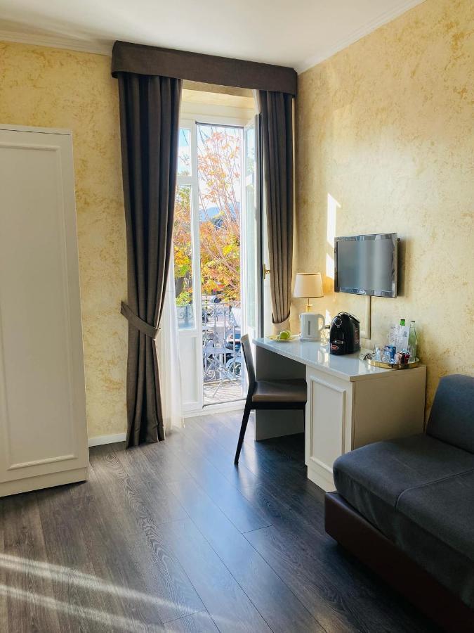 Superior Double Room Balcony Partial Lake View