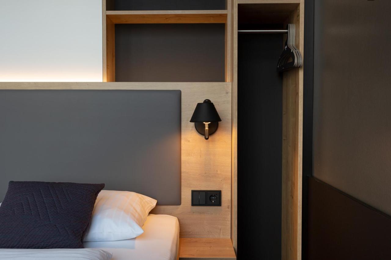 Six-Bed Room
