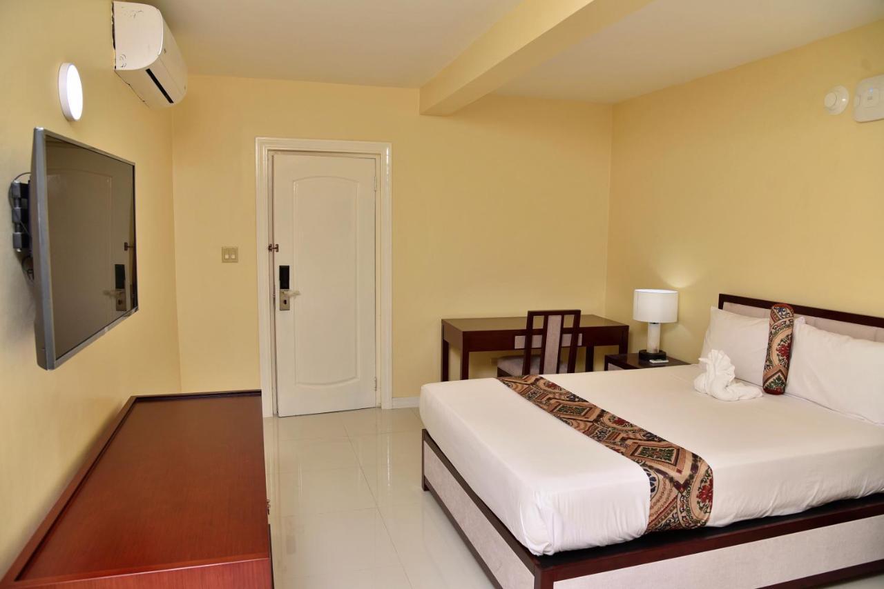 Standard Queen Room