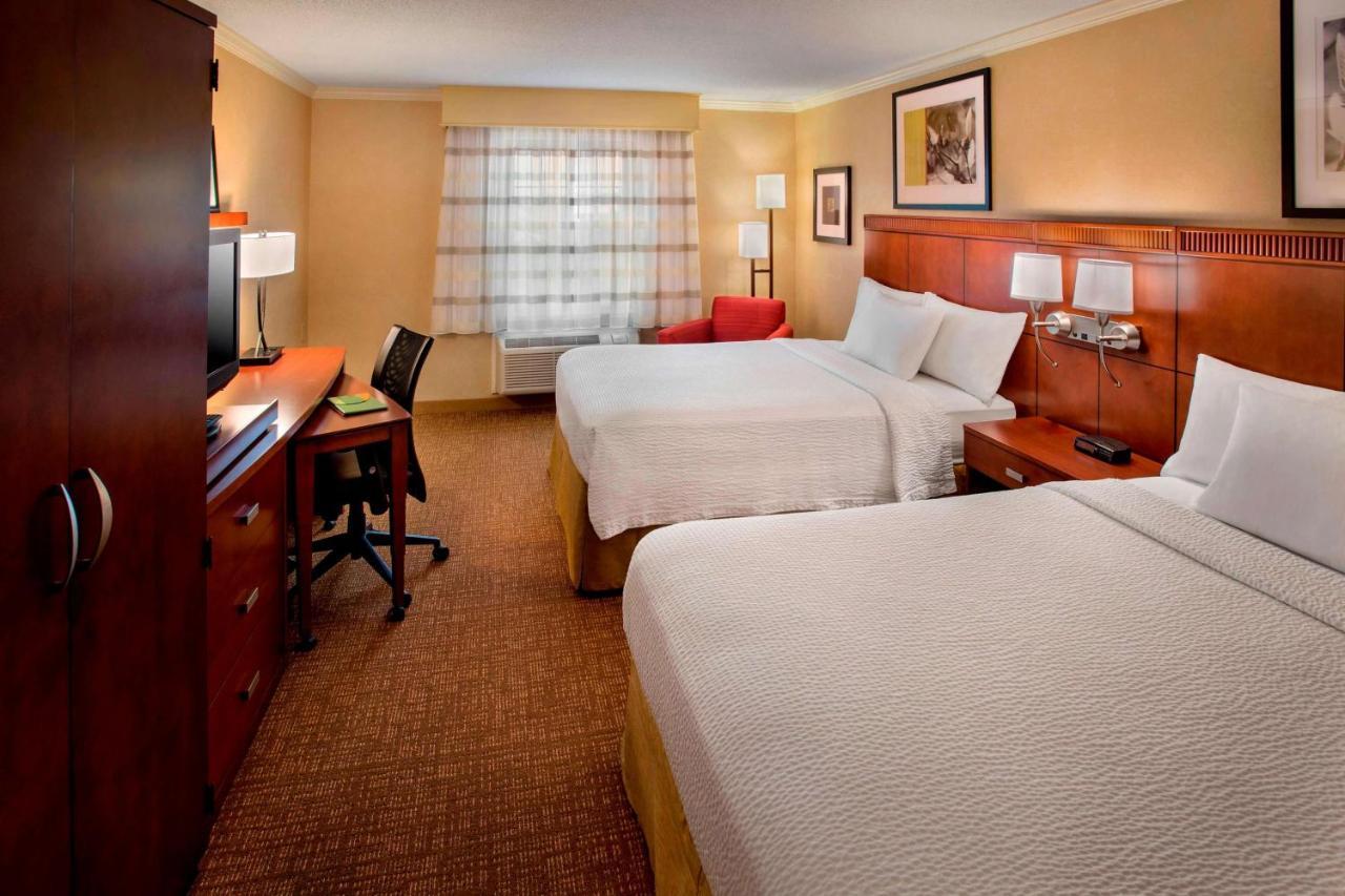 Mobility or Hearing Accessible Guestroom Two Queens Roll Shower,1705952505:JPEG