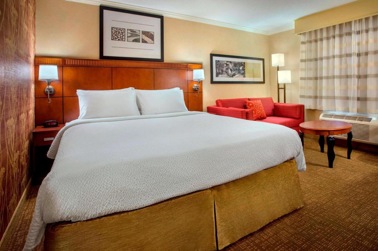 Deluxe King Room,1705952505:JPEG