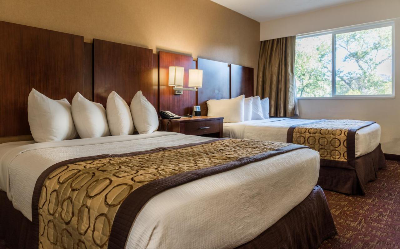 Queen Room Two Queen Beds w or Balcony