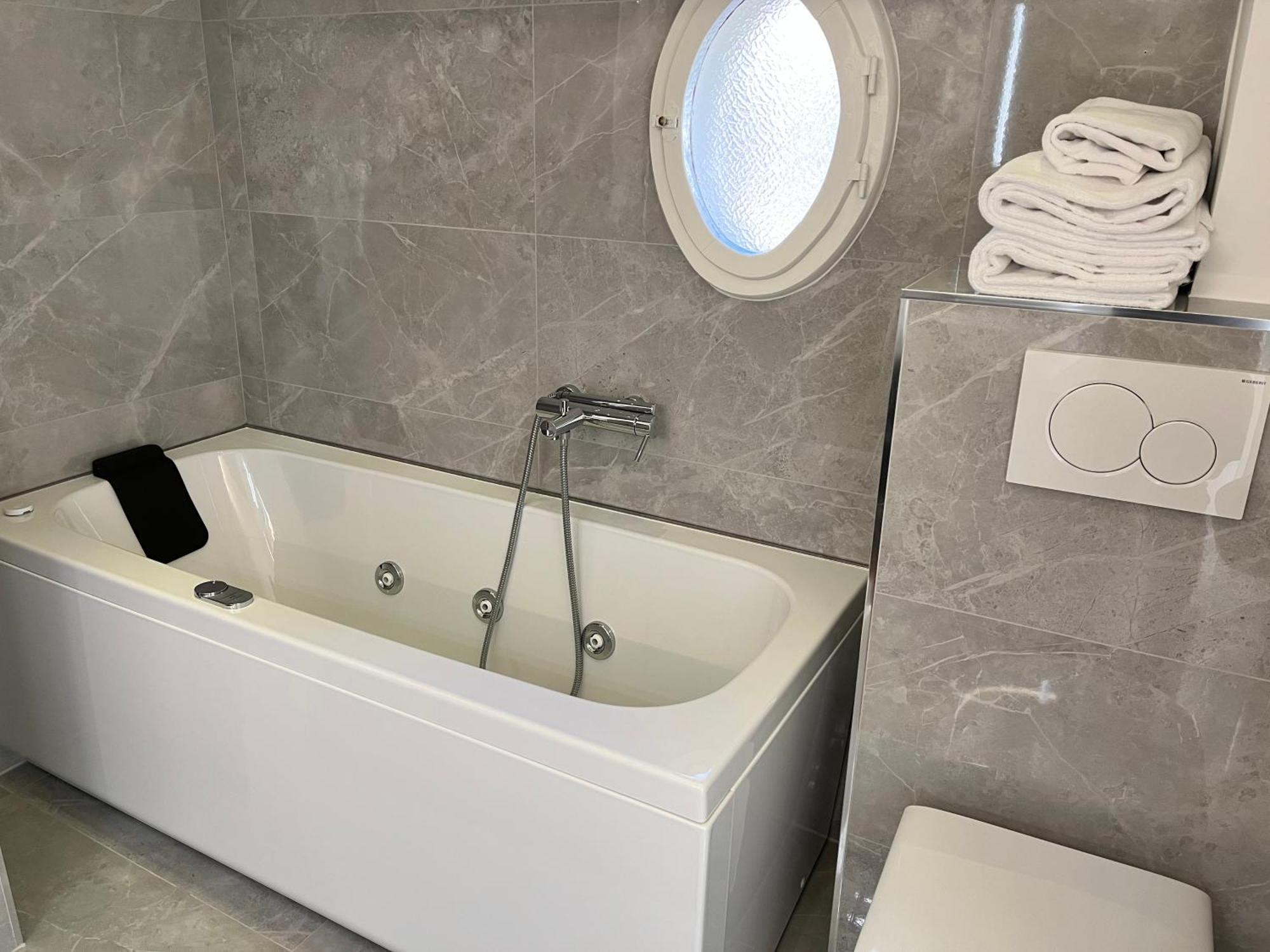 Suite Hot Tub