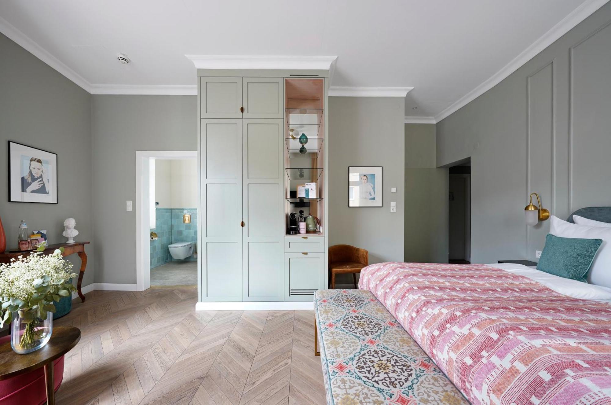 Large Room Balcony