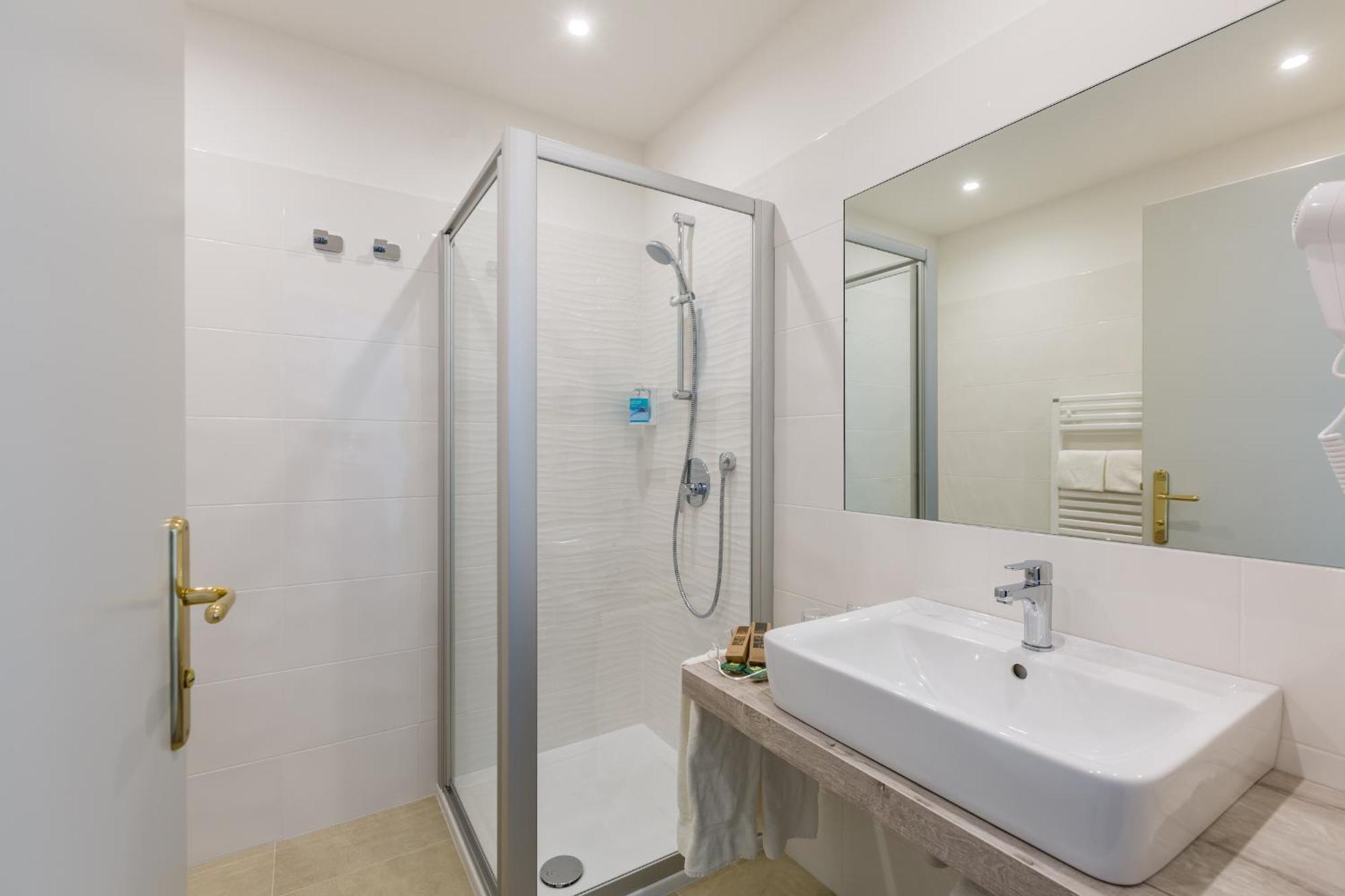 Double or Twin Room Garden View