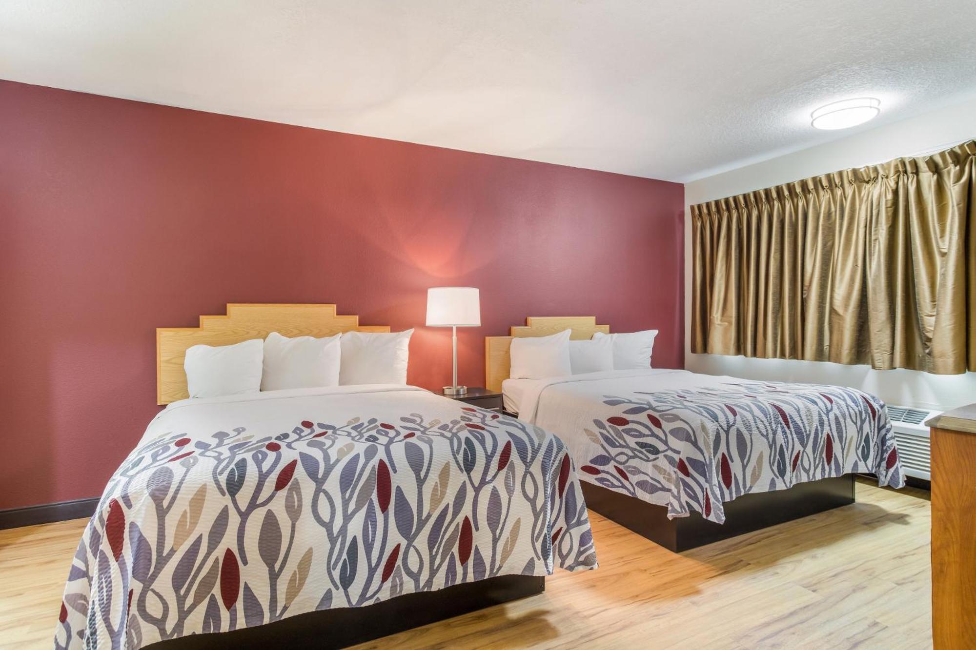 Suite Two Queen Beds Smoke