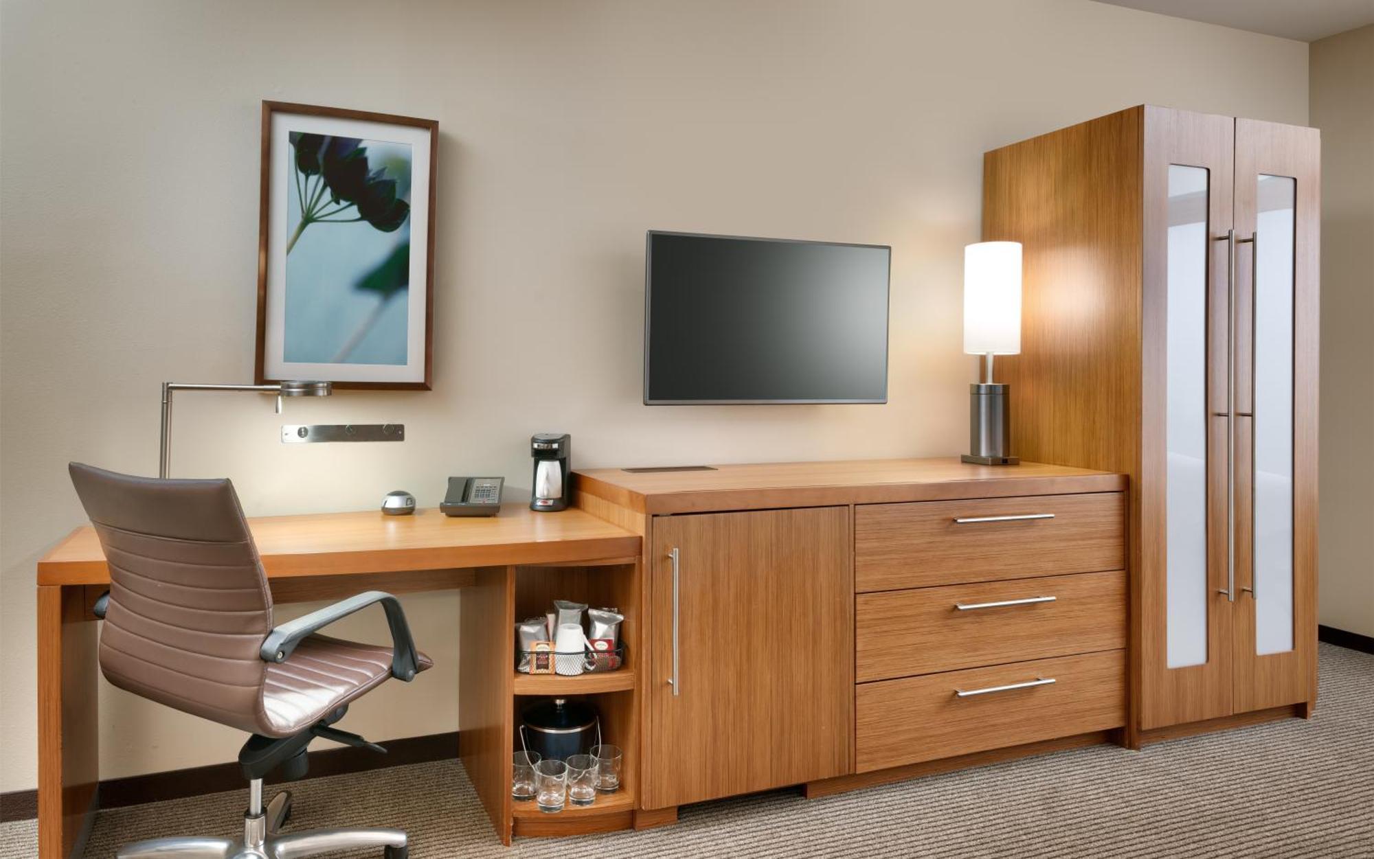 King Room with Sofa Bed and Roll-In Shower - Disability Access