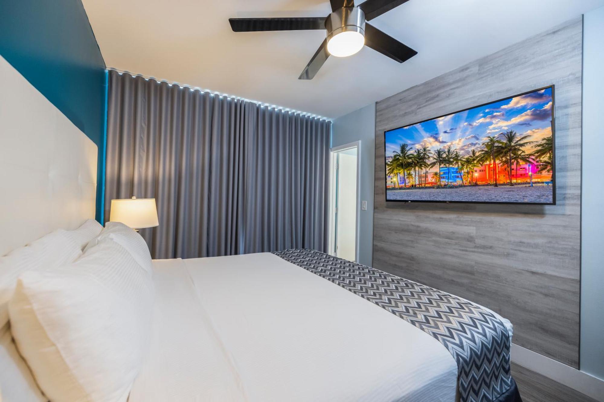 Deluxe King Room