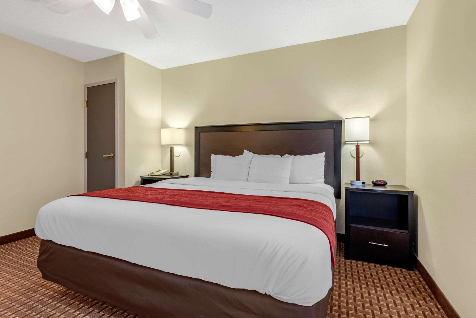 King Suite - Non-Smoking,1227276359:JPEG