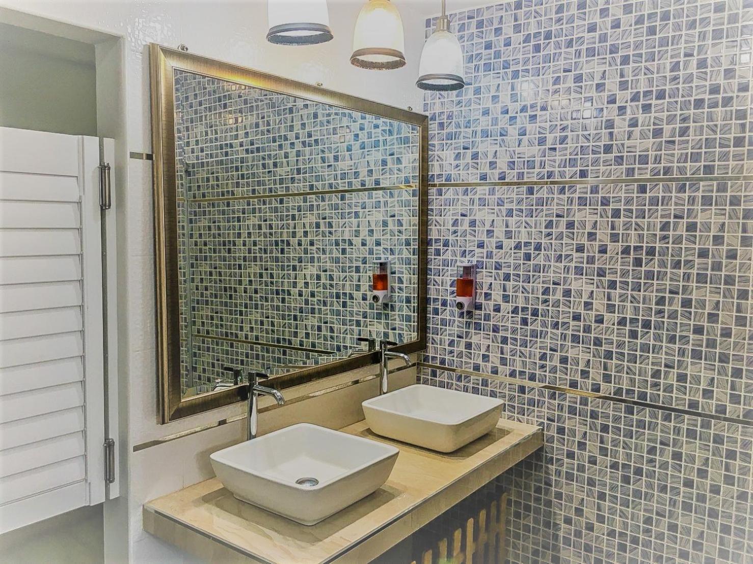 Quarto Individual com Casa de Banho Partilhada