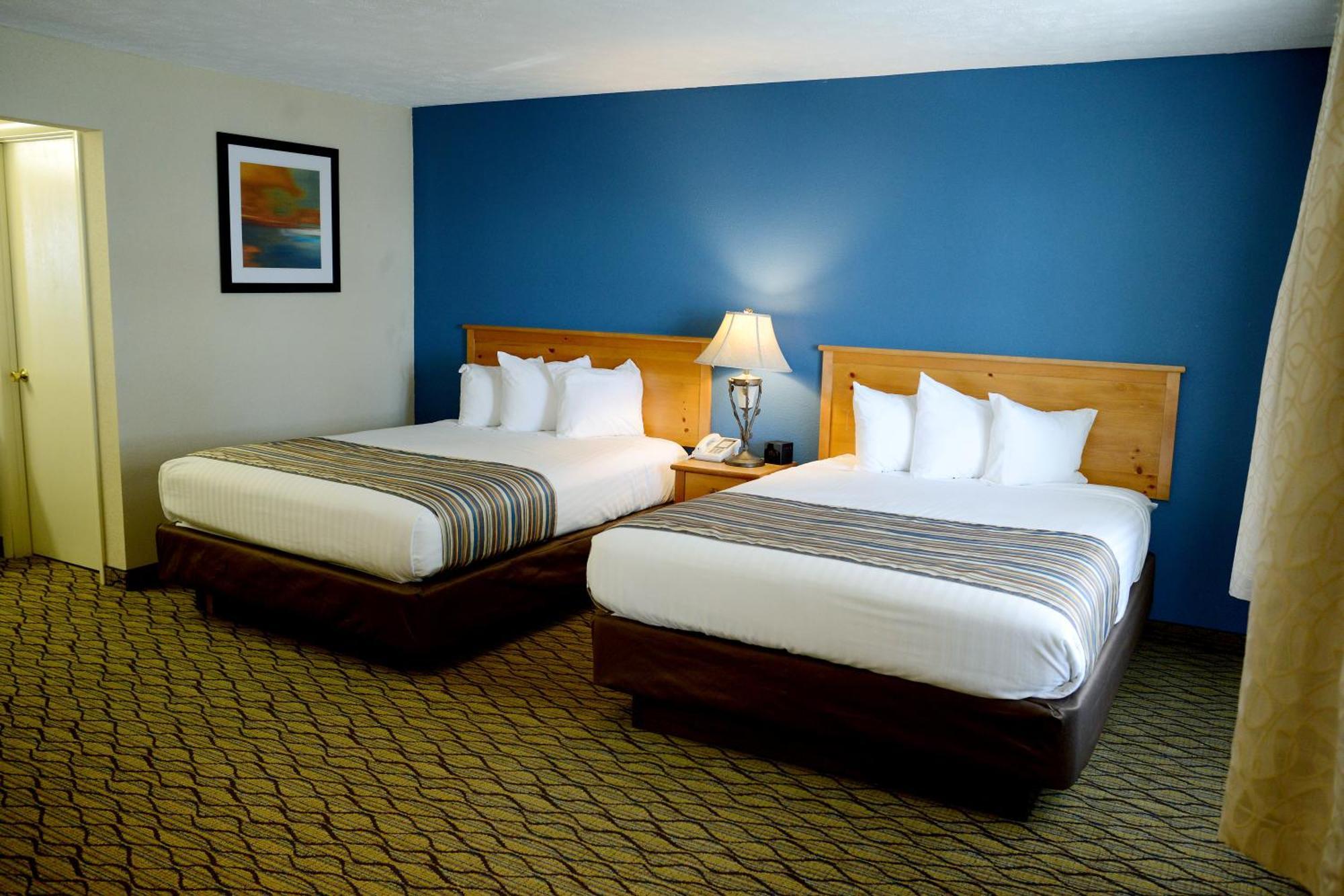 Courtside Queen Room Two Queen Beds Pet Friendly