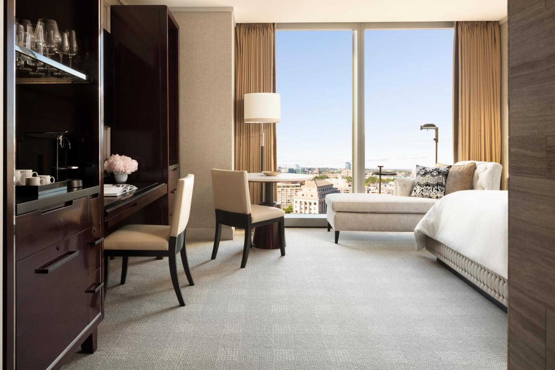 Deluxe King Room Accessible
