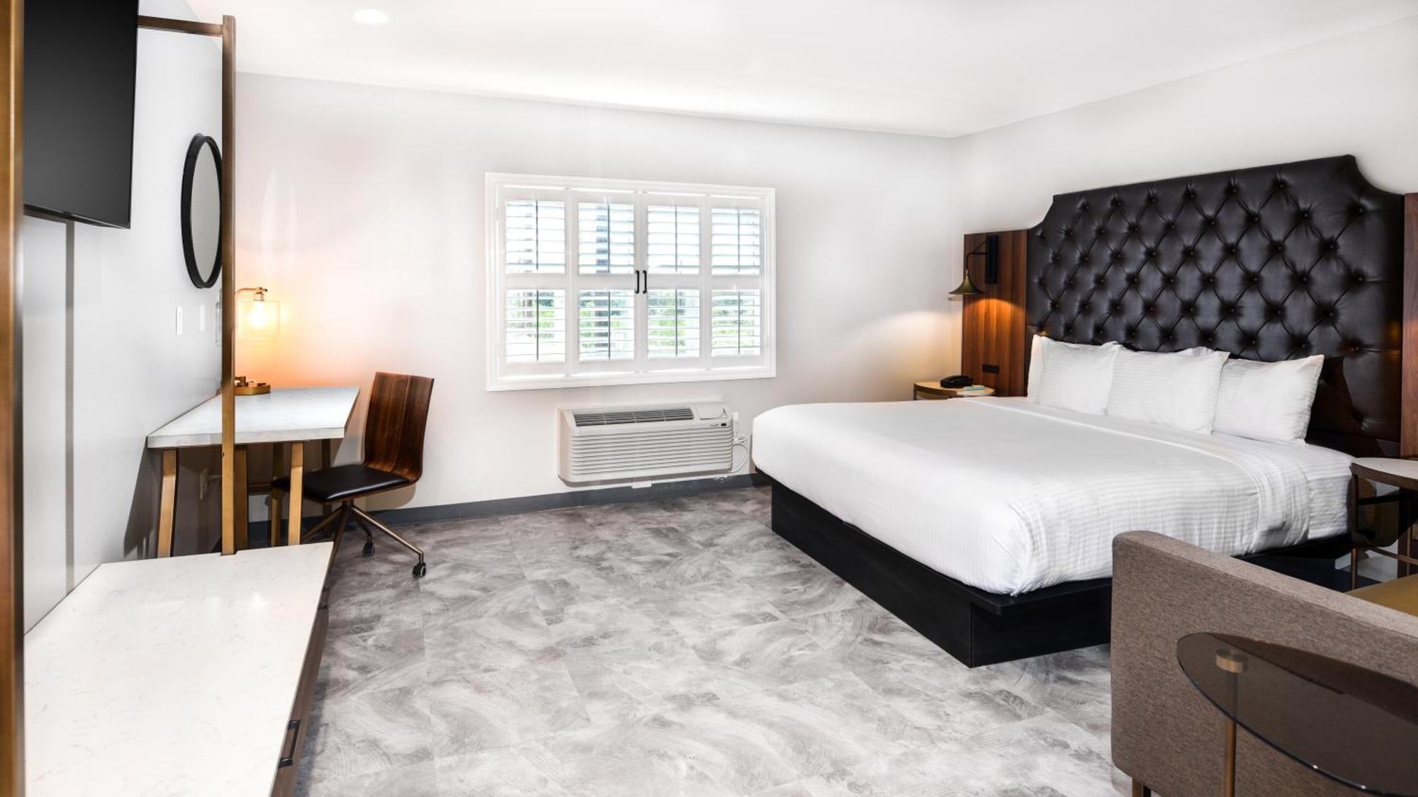 Standard King Room