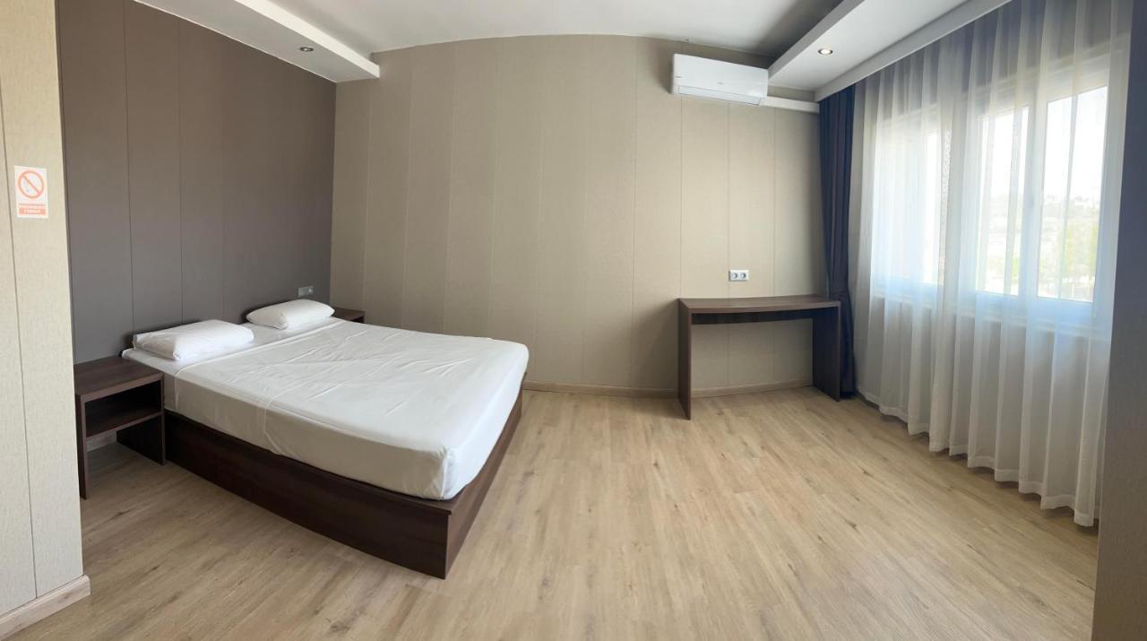 Family Room,1233503429:JPEG